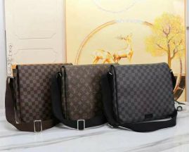 Picture of LV Mens Bags _SKUfw133192071fw